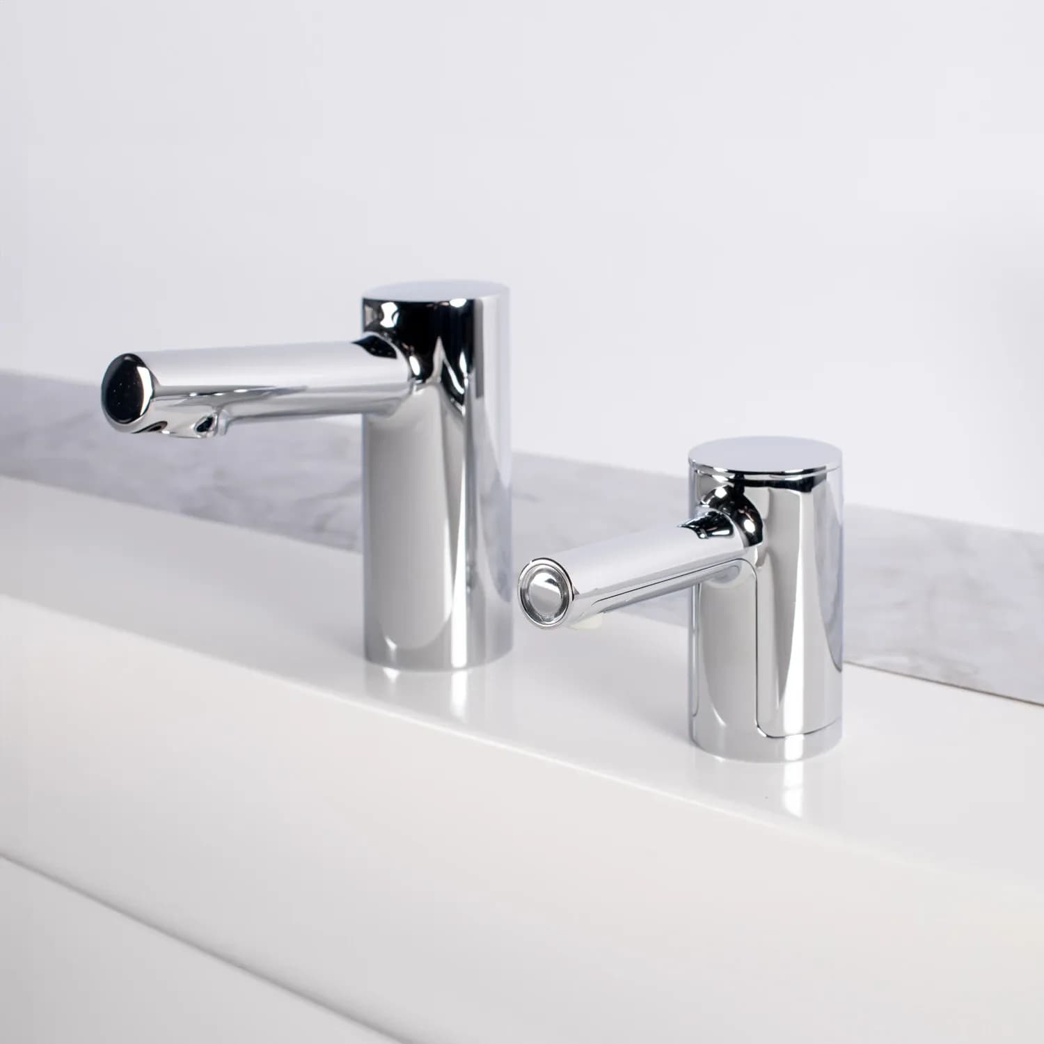 Counter-Mounted Automatic Fino Collection Faucet — B-9918