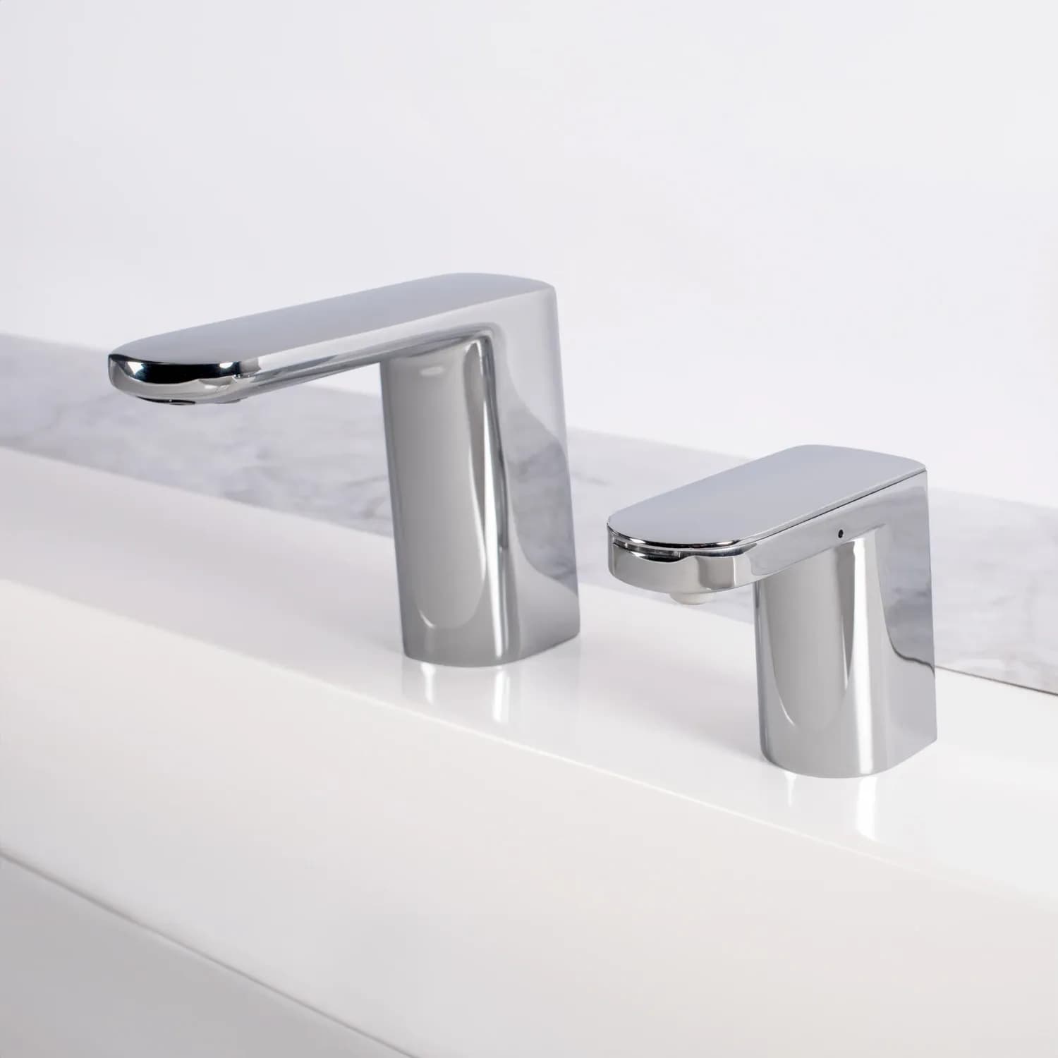 Counter-Mounted Automatic Fino Collections Faucet — B-9958