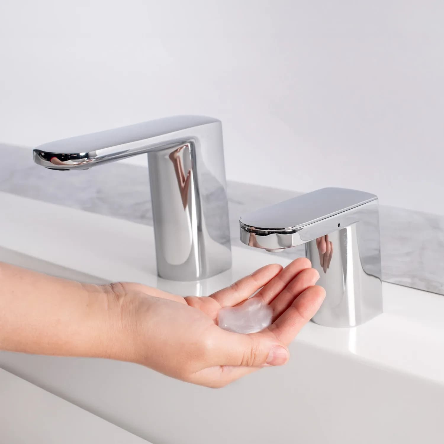 Counter-Mounted Automatic Fino Collection Top-Fill Liquid Soap Dispenser — B-958