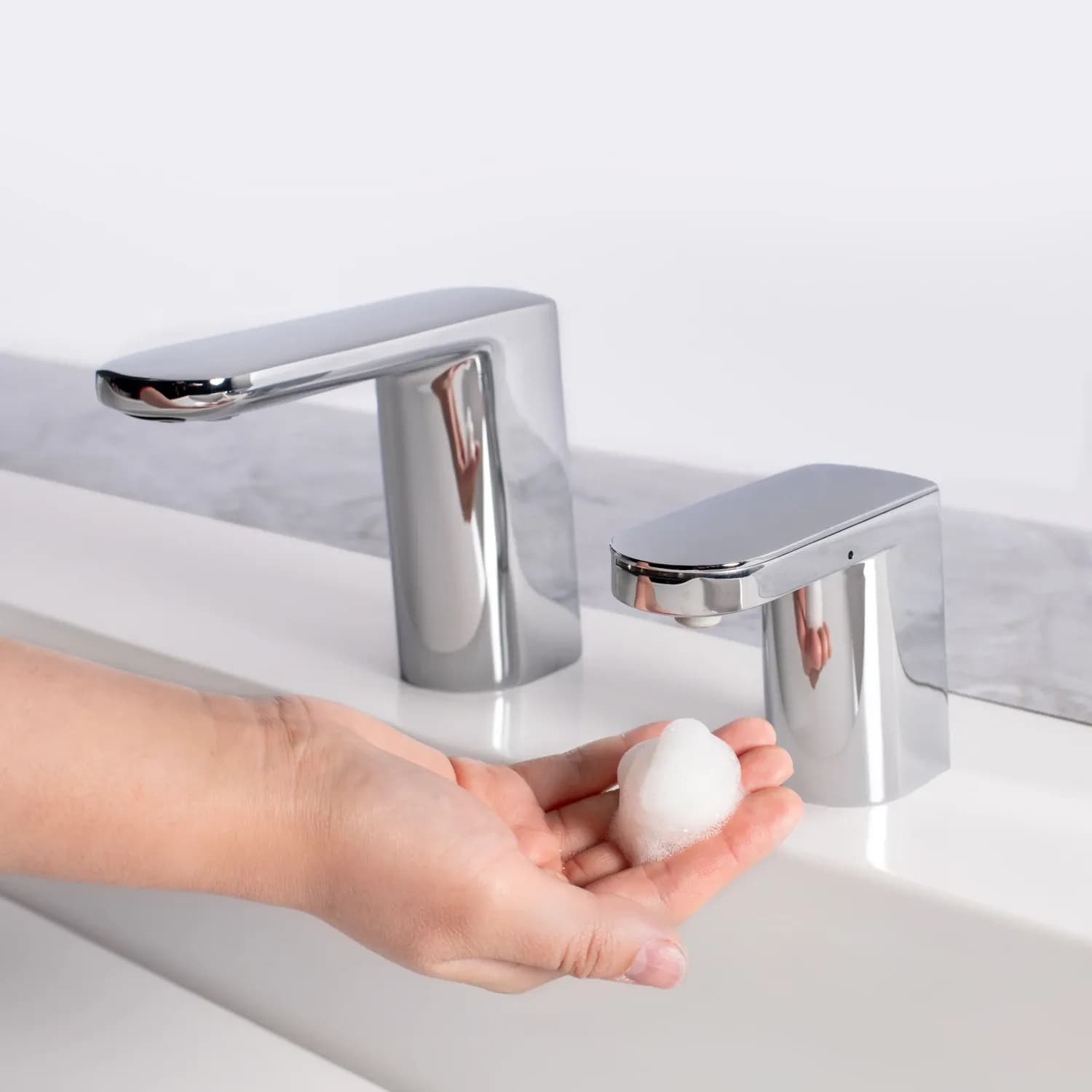 Counter-Mounted Automatic Fino Collection Top-Fill Foam Soap Dispenser — B-968