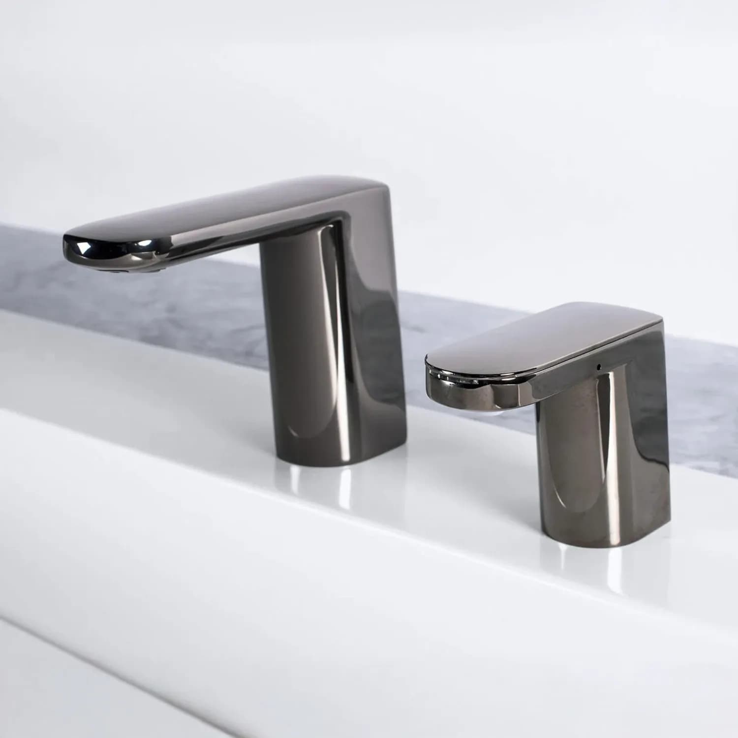 Counter-Mounted Automatic Fino Collections Faucet — B-9951