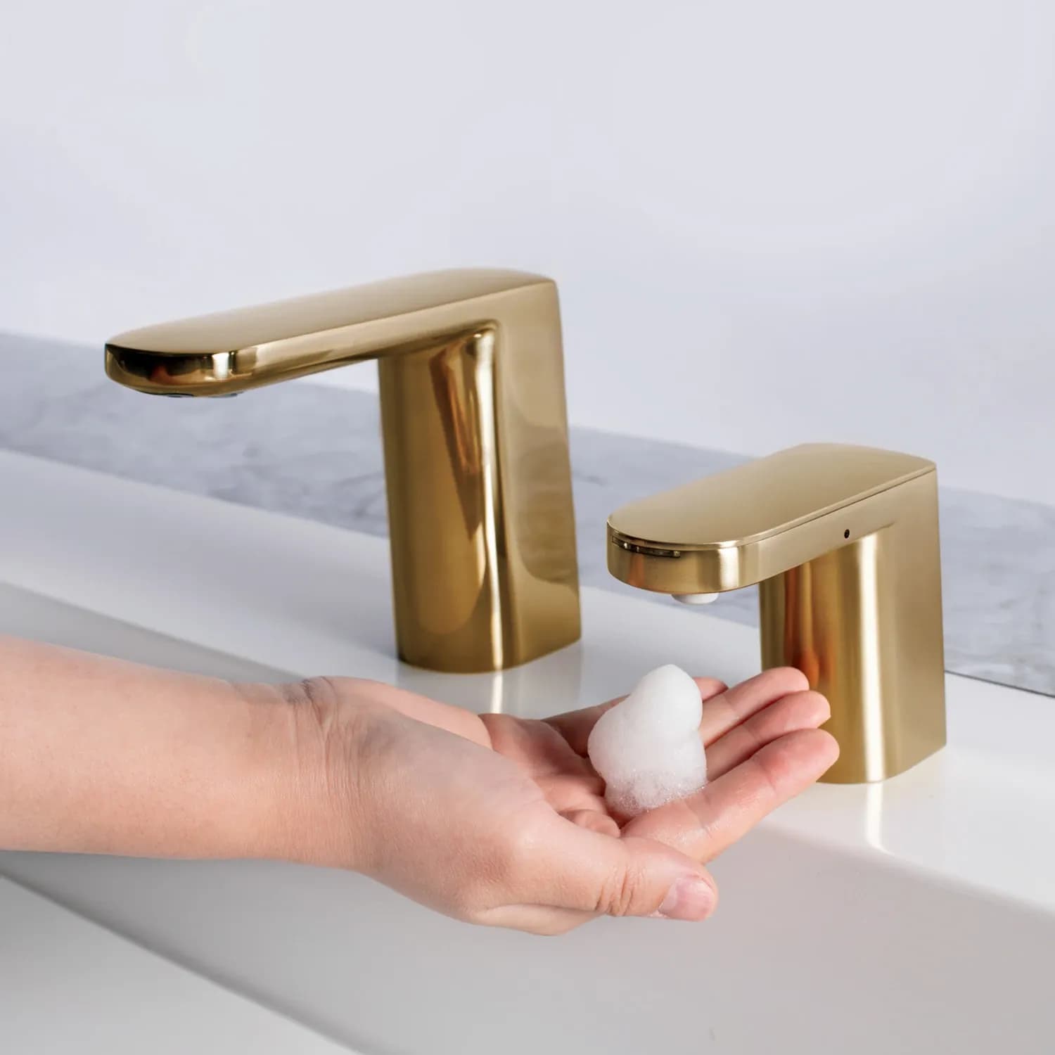 Counter-Mounted Automatic Fino Collection Top-Fill Foam Soap Dispenser — B-960
