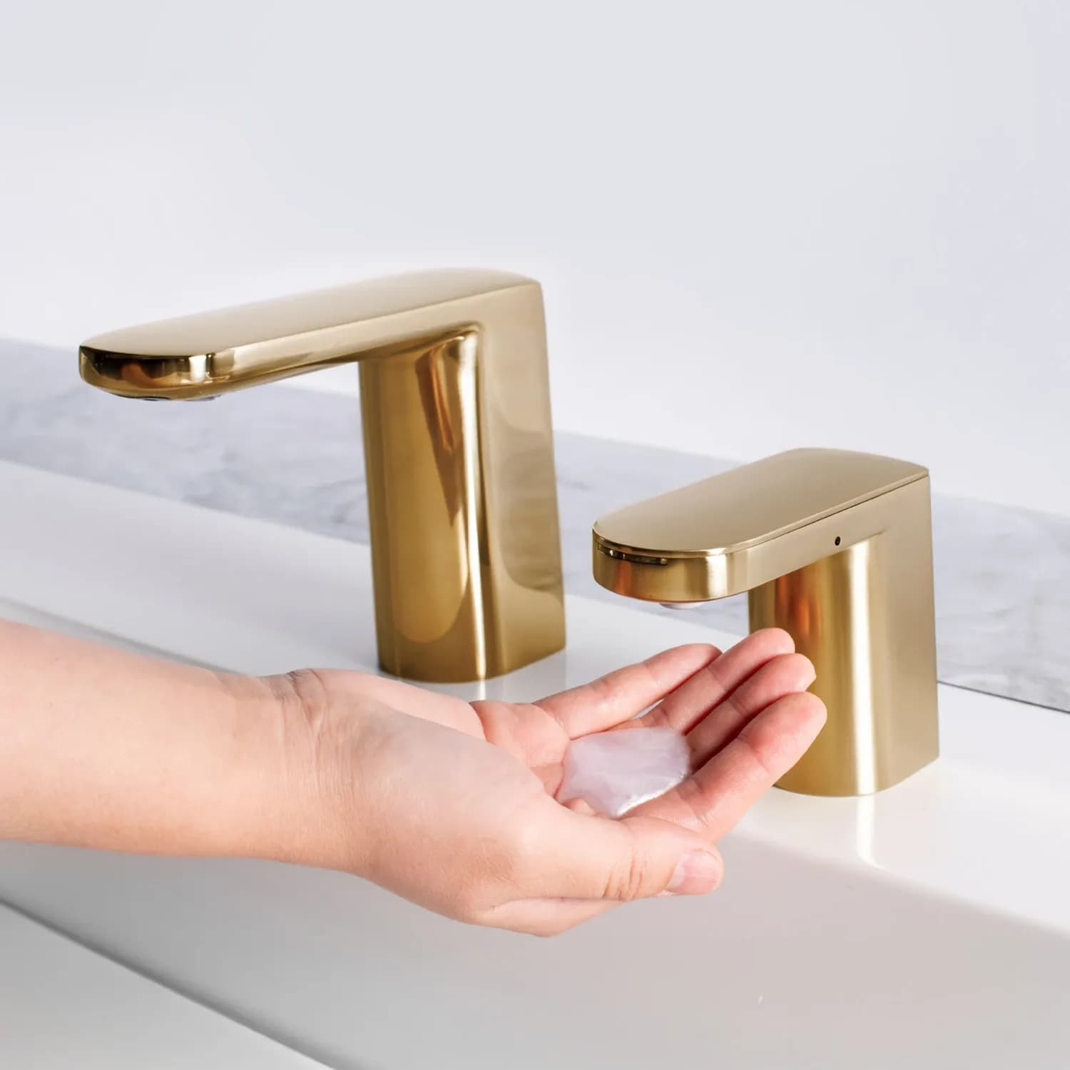 Counter-Mounted Automatic Fino Collection Top-Fill Liquid Soap Dispenser — B-950